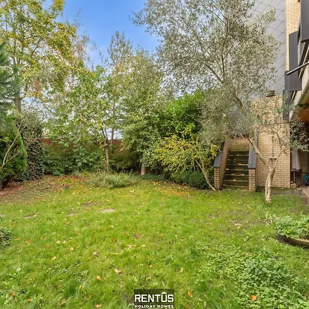 T Zandhuis - Vintage With Garden In *