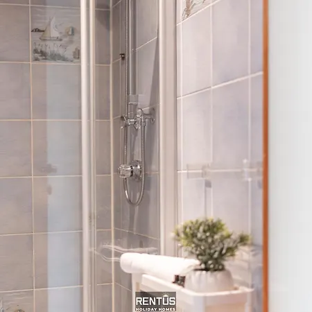 T Zandhuis - Vintage With Garden In *