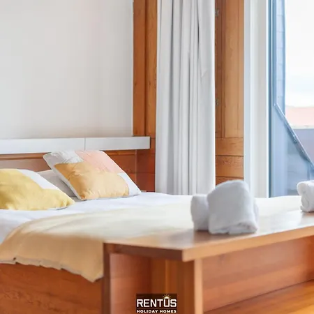 T Zandhuis - Vintage With Garden In